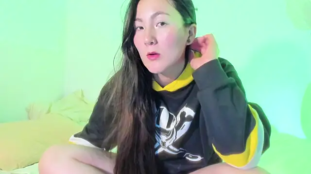 Snapshot of Elle_Lee_ chatting on March 2025 06:21:02 PM Elle Lee online show from March 2025 06:21:02 PM