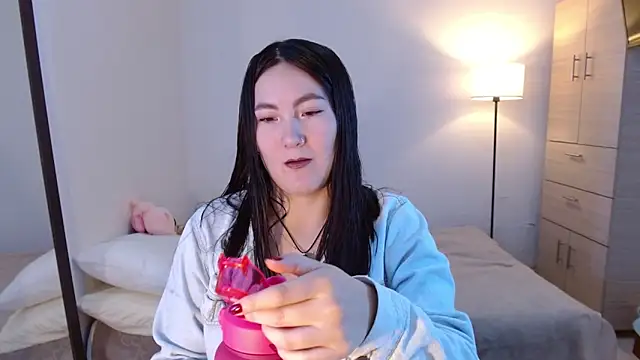 Elle Lee  online show from March 2026 04:52:01 PM