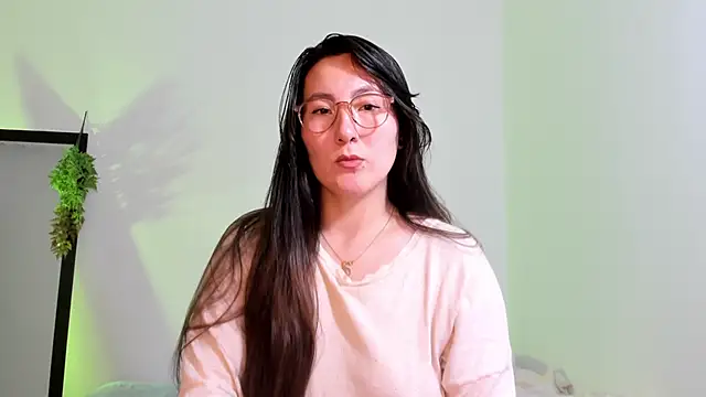 Snapshot of Elle_Lee_ chatting on February 2025 04:47:01 PM Elle Lee online show from February 2025 04:47:01 PM