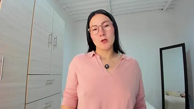 Elle Lee  online show from November 2025 03:38:01 PM