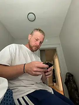 Mcpussypounder211 online show from May 2026 01:54:01 PM