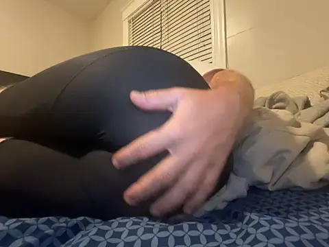 Mcpussypounder211 online show from June 2026 03:40:02 AM