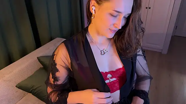 Pavlyna online show from December 2025 05:47:02 PM