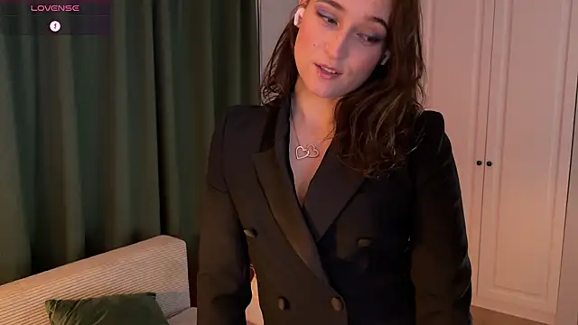 Pavlyna online show from November 2025 06:00:02 PM