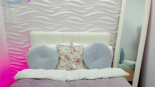 VirginOlly online show from May 2026 05:11:02 AM