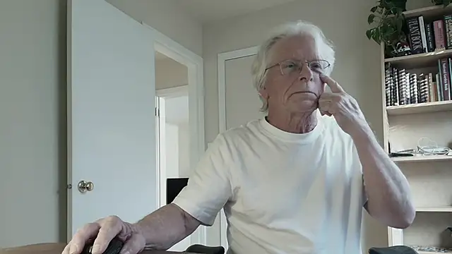 Snapshot of fun4john chatting on November 2025 11:19:02 PM fun4john online show from November 2025 11:19:02 PM