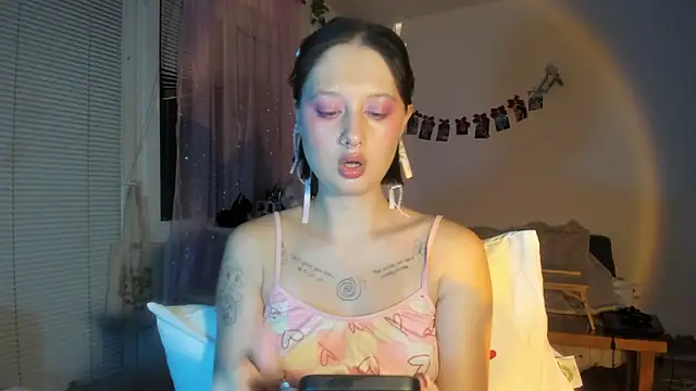 Jenny darling love online show from December 2025 07:24:02 PM