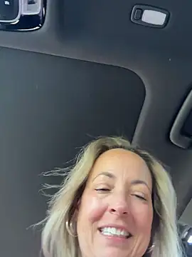 Cherry-red-xo online show from April 2026 04:19:01 PM