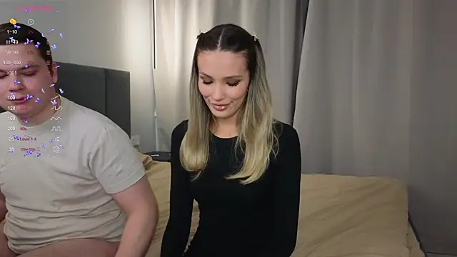 Snapshot of W___ chatting on December 2025 07:24:01 PM W online show from December 2025 07:24:01 PM