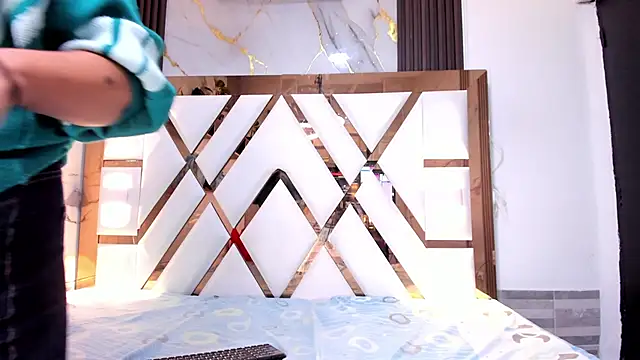 molly sweetee online show from April 2026 01:41:01 AM