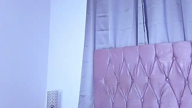 Snapshot of Ashley_piinkk_ chatting on February 2025 11:04:01 AM Ashley piinkk  online show from February 2025 11:04:01 AM