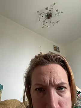 Snapshot of UmaTruewoman chatting on June 2026 05:35:01 AM UmaTruewoman online show from June 2026 05:35:01 AM