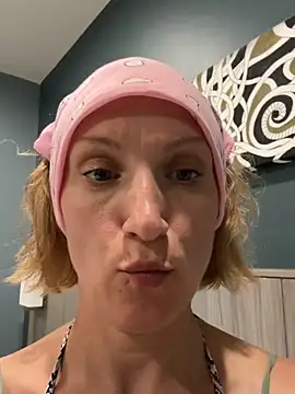 UmaTruewoman online show from April 2026 01:07:02 PM