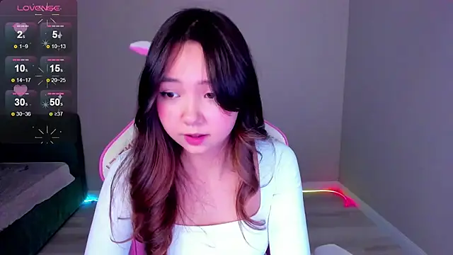 Fluffy Rose online show from November 2025 01:36:02 PM