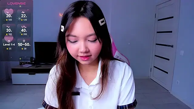 Snapshot of Fluffy_Rose chatting on October 2025 02:02:01 AM Fluffy Rose online show from October 2025 02:02:01 AM