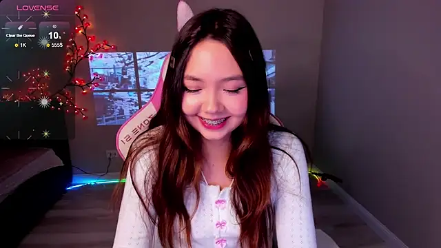 Snapshot of Fluffy_Rose chatting on November 2025 11:42:02 PM Fluffy Rose online show from November 2025 11:42:02 PM