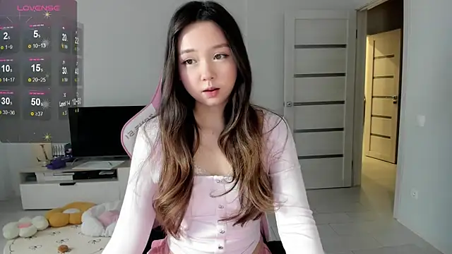 Snapshot of Fluffy_Rose chatting on May 2026 12:31:01 AM Fluffy Rose online show from May 2026 12:31:01 AM