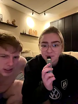 xX HotCouple Xx online show from December 2024 09:23:02 PM