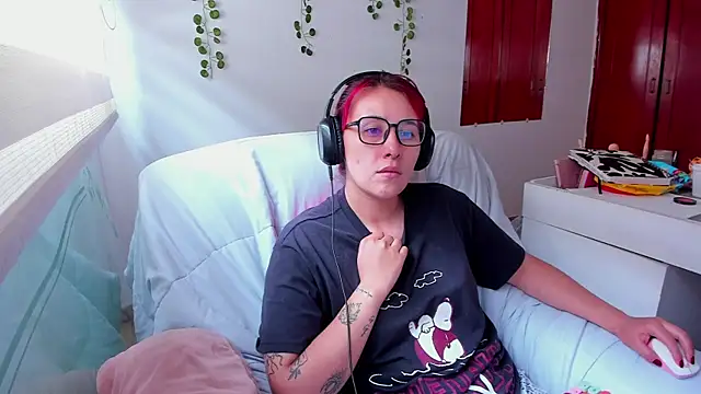 bonnie moon  online show from September 2025 03:18:01 PM