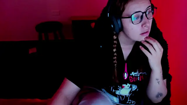 bonnie moon  online show from April 2026 06:45:02 PM