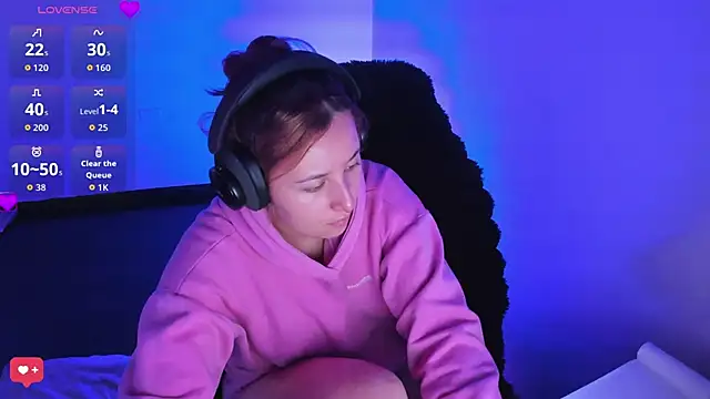 bonnie moon  online show from March 2026 06:08:01 PM