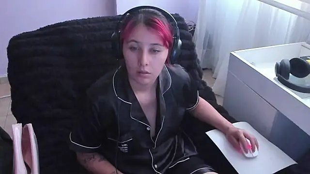 bonnie moon  online show from October 2025 08:21:02 PM