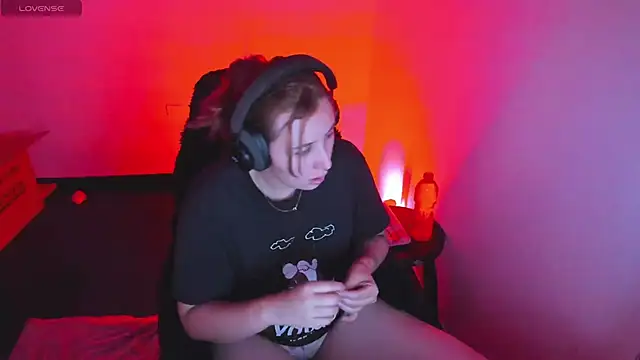 bonnie moon  online show from March 2026 08:04:01 PM