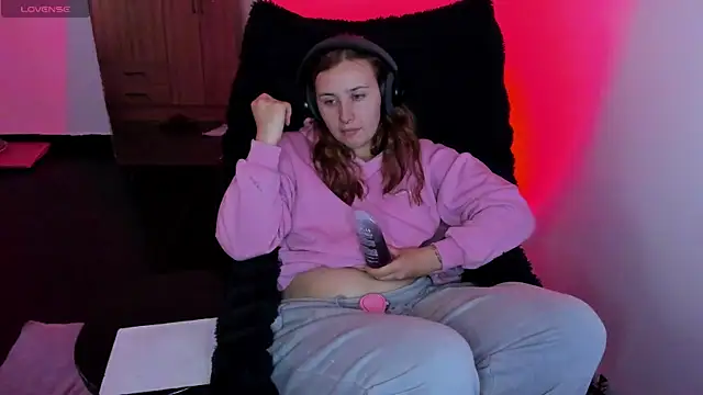 bonnie moon  online show from February 2026 06:09:02 PM