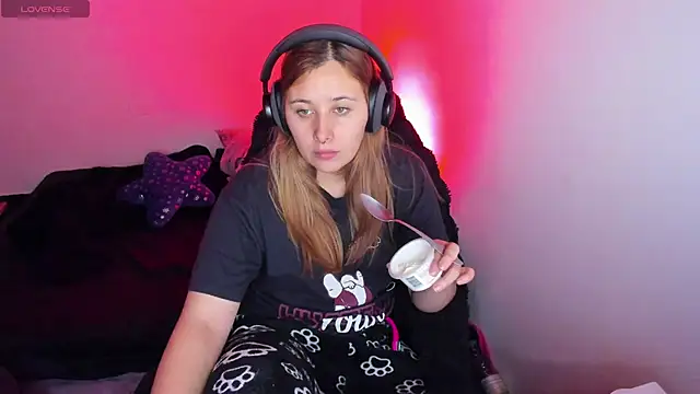 bonnie moon  online show from April 2026 11:22:02 PM