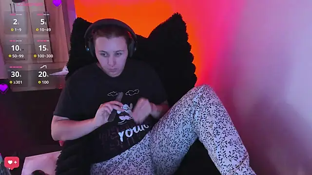 bonnie moon  online show from March 2026 08:05:01 PM