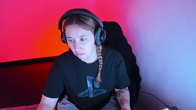 bonnie moon  online show from April 2026 05:40:01 PM