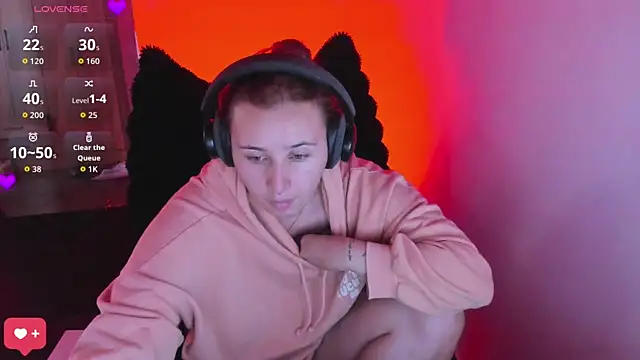 bonnie moon  online show from February 2026 06:08:02 PM