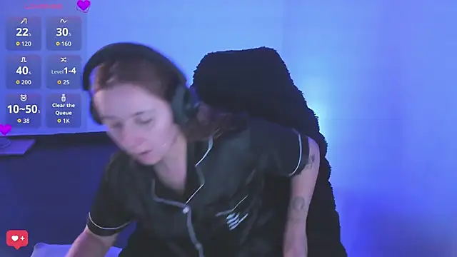 bonnie moon  online show from March 2026 07:04:02 PM