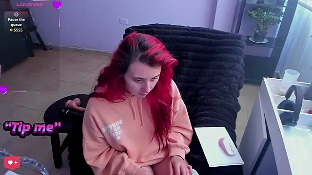 bonnie moon  online show from October 2025 05:12:01 PM