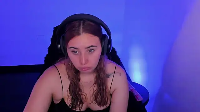 bonnie moon  online show from March 2026 07:10:01 PM