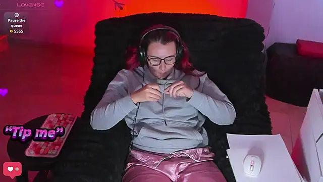 bonnie moon  online show from October 2025 07:47:02 PM