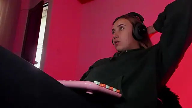 bonnie moon  online show from December 2025 09:15:02 PM