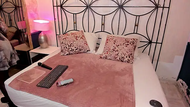 Paiige peach online show from November 2025 07:58:01 PM