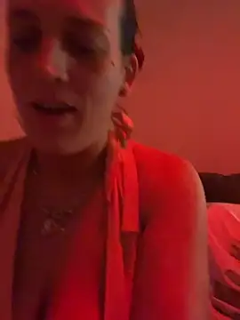 Haleytightlips1986 online show from April 2026 03:35:01 AM