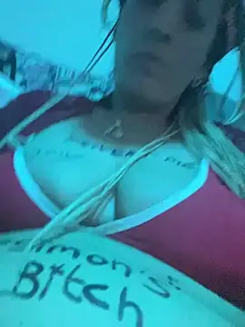 Haleytightlips1986 online show from April 2026 08:20:01 PM