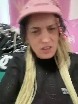 Haleytightlips1986 online show from April 2026 06:43:01 PM