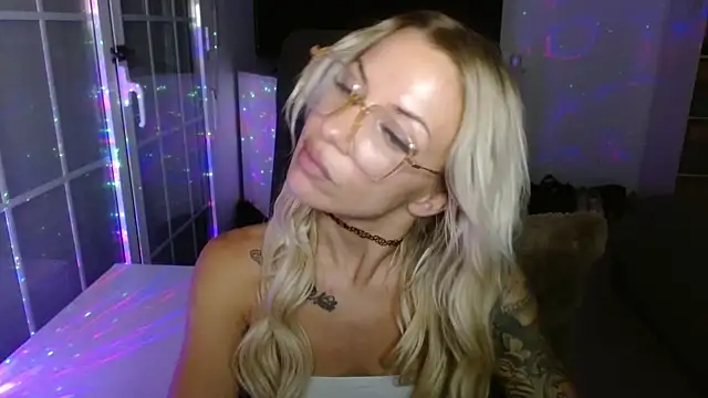 Snapshot of JuicyJanexo chatting on June 2026 05:05:02 AM JuicyJanexo online show from June 2026 05:05:02 AM