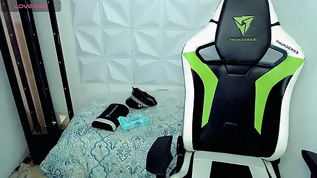 Snapshot of bby_santi chatting on December 2024 01:06:01 PM bby santi online show from December 2024 01:06:01 PM