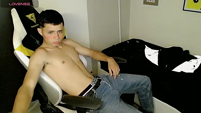 Snapshot of bby_santi chatting on September 2025 12:44:02 PM bby santi online show from September 2025 12:44:02 PM