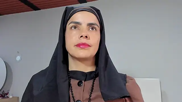 ClaraMariaMon online show from April 2026 06:01:01 PM