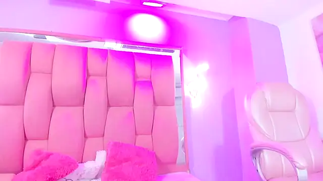 jennifer ts online show from November 2025 09:04:02 PM