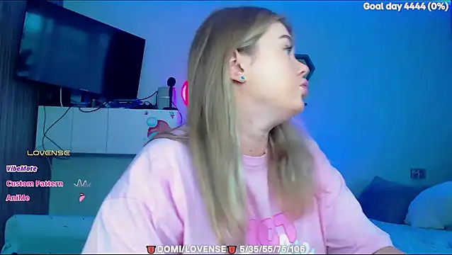 Snapshot of SuchCute chatting on February 2026 03:15:02 AM SuchCute online show from February 2026 03:15:02 AM