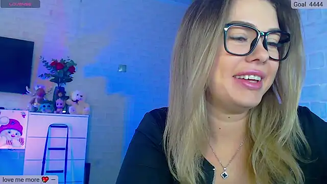 SuchCute online show from March 2025 03:01:01 AM