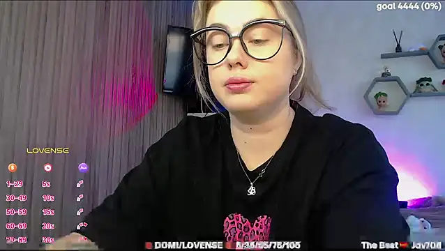 Snapshot of SuchCute chatting on February 2026 03:03:02 AM SuchCute online show from February 2026 03:03:02 AM