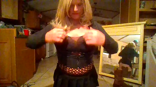 Snapshot of cumlovinsissy chatting on April 2026 07:26:01 AM cumlovinsissy online show from April 2026 07:26:01 AM